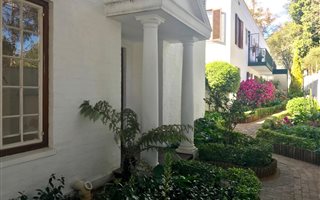 2 Bedroom Apartment in Saxonwold