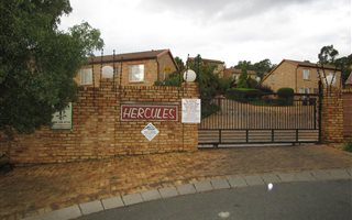 2 Bedroom Townhouse in Wilgeheuwel