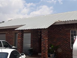 3 Bedroom House in Mooilande