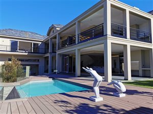 4 Bed House in Montclair