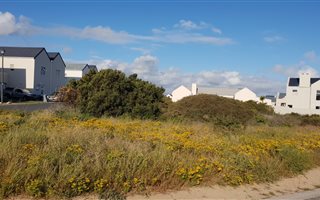 605 m² Land available in Laguna Sands