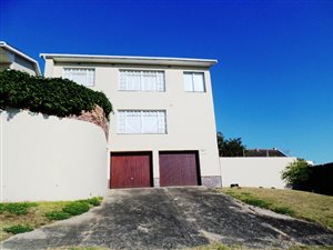 4 Bed Duplex in Port Alfred