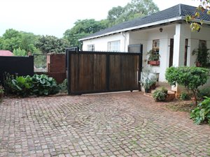 3 Bedroom House in Bezuidenhout Valley