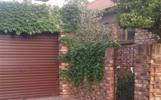 2 Bedroom Townhouse in Langenhoven Park