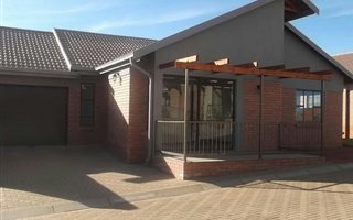 2 Bedroom Townhouse in Spitskop