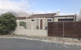 2 Bedroom House in Costa Da Gama