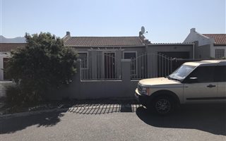 2 Bedroom House in Costa Da Gama