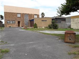 4 Bed House in Zeekoevlei