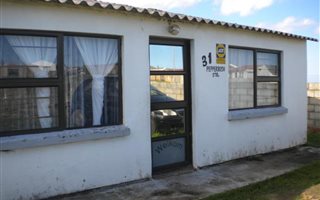 2 Bedroom Cluster in Bethelsdorp