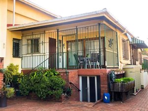 5 Bed House in Point