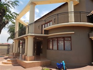 5 Bed House in Selection Park
