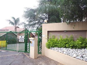 2 Bed Apartment in Moreleta Park