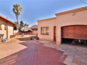 3 Bed House in Lindo Park