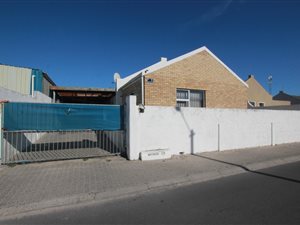 3 Bed House in Malibu Village