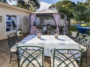 5 Bed House in Sir Lowrys Pass