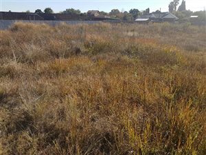 1504 m² Land available in Dennesig