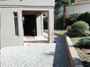4 Bed House in Sundowner