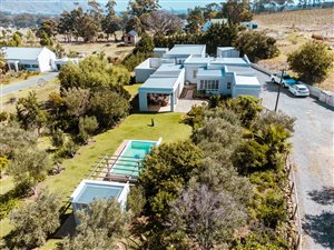 1 ha Farm in Sir Lowrys and surrounds