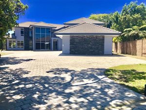 6 Bed House in Meerensee