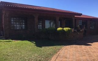 4 Bedroom House in Burlington Heights