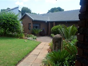 3 Bed House in Hennopspark