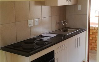 2 Bedroom Apartment in Olievenhoutbosch