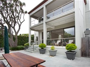 4 Bed House in Bishopscourt
