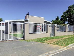 4 Bedroom House in Strand Central