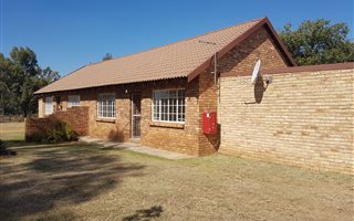 2 Bedroom Simplex in Kibler Park