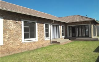 3 Bedroom House in Retire at Midstream
