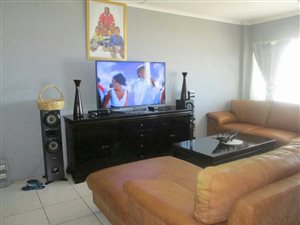 2 Bed Apartment in Amanzimtoti