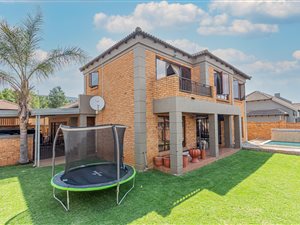 3 Bed Townhouse in Pinehaven