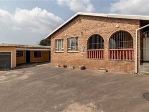 5 Bed House in Wyebank