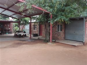 4 Bed House in Bloemdal