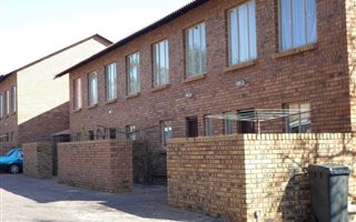 3 Bedroom Apartment in Doornpoort and surrounds