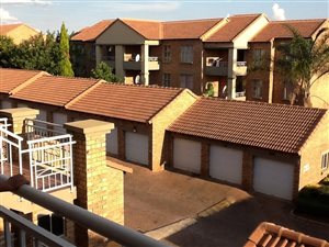 2 Bed Townhouse in Die Hoewes