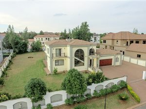 5 Bed House in Summerset