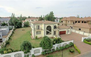 5 Bedroom House in Summerset