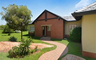 3 Bedroom House in Waterfall Hills Mature Lifestyle Estate