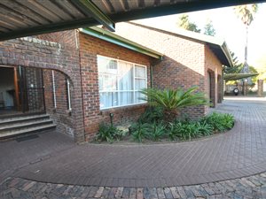 5 Bed House in Aviary Hill