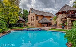 1 Bedroom Apartment in Douglasdale