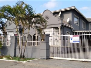 11 Bed House in Clairwood