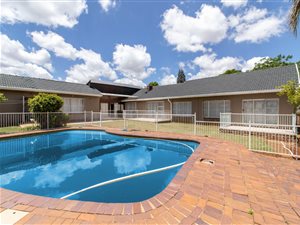 5 Bed House in Horison Park