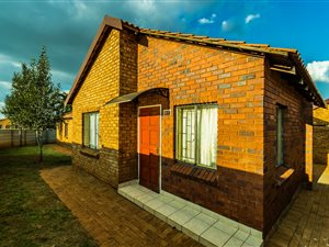 2 Bed House in Protea Glen