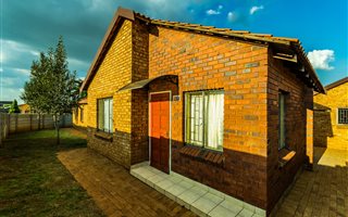 2 Bedroom House in Protea Glen