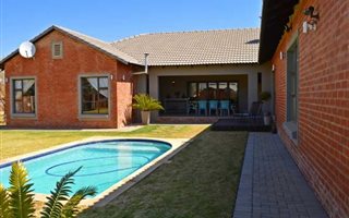 4 Bedroom House in Grootfontein Estate