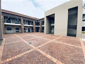 211 m² Commercial space in Hazeldean (Silverlakes Surroundings)