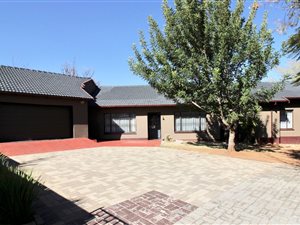 4 Bed House in The Reeds