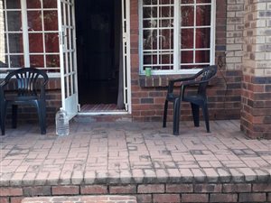 2 Bedroom Simplex in Die Hoewes
