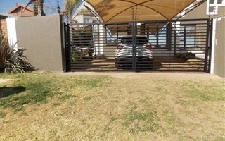 2 Bedroom House in Halfway Gardens